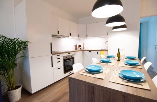 Grand Clement Apartment | ⭐️ Chez Jules - Tram, Bus, 8 pers, 3ch, wifi ⭐️