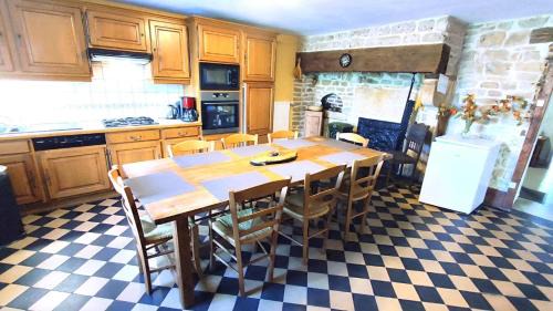 Puilly-et-Charbeaux House | Chez leontine