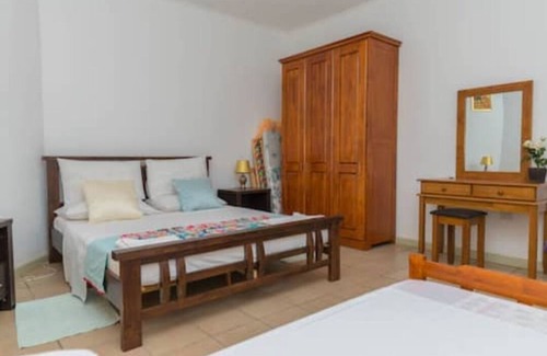 Victoria House | Chez Odet SelfCatering is set on the lake view & 3 mins driving to Catcoco Jetty