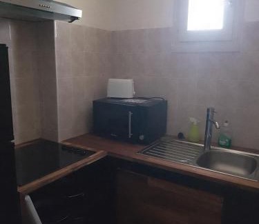 Pommevic Bed & Breakfast | Chez Yves , 200 m du canal , 7 min de Golfech , parking privé et gratuit , rangement vélo fermés