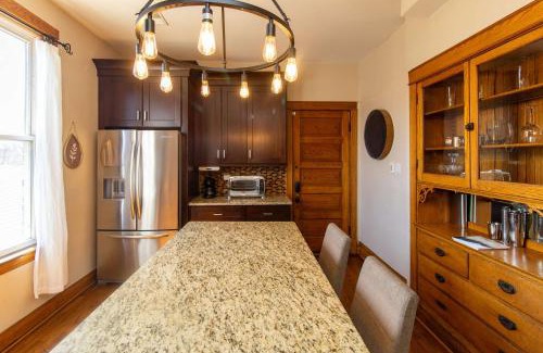 Berwyn Apartment | Chi-Town Hideout #2