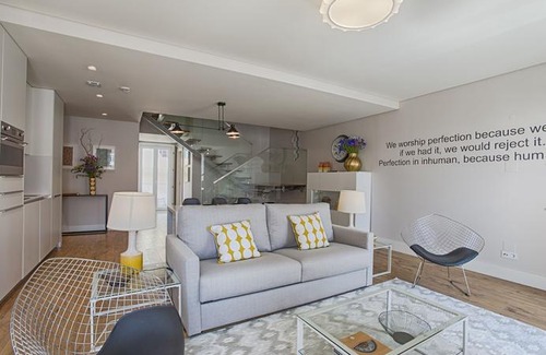Martires Apartment | Chiado Square - Lisbon Best Apartments