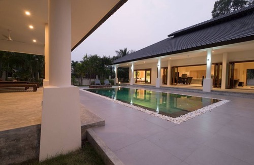 San Pu Loei Villa | Chiang Mai private pool and garden villa