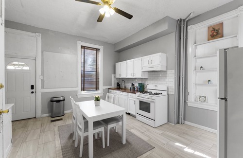 Benton Park Apartment | Chic 1-bedroom apartment with WiFi, AC in fabulous St. Louis