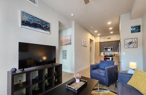 Central Business District Apartment | Chic 1-bedroom apartment with AC, fitness room in lovely Houston