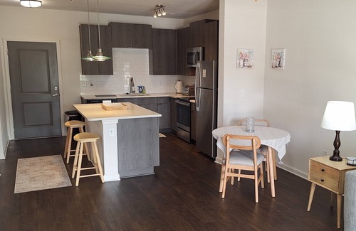 Madison Apartment | Chic 1-bedroom apartment with fitness room and swimming pool at Town Madison.