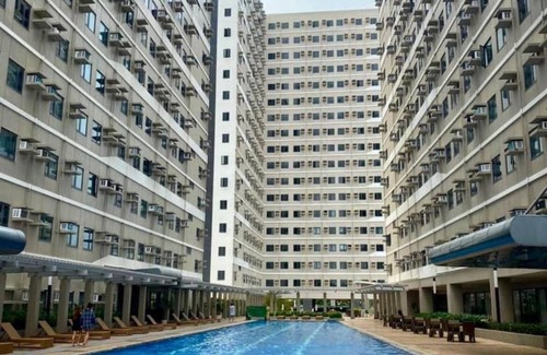 Dasmarinas Condo | Chic 1-bedroom condo in brilliant Dasmariñas with fitness room, WiFi