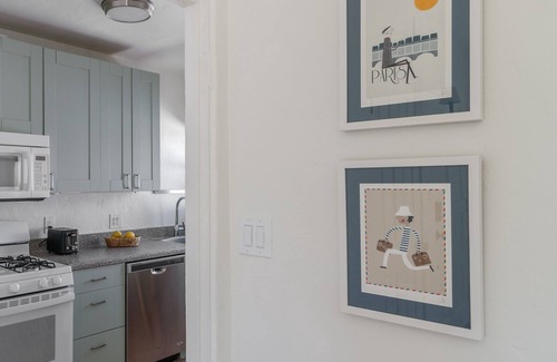 Warm Sands Apartment | Chic 1-bedroom Spanish style apartment near downtown Palm Springs with WiFi, AC