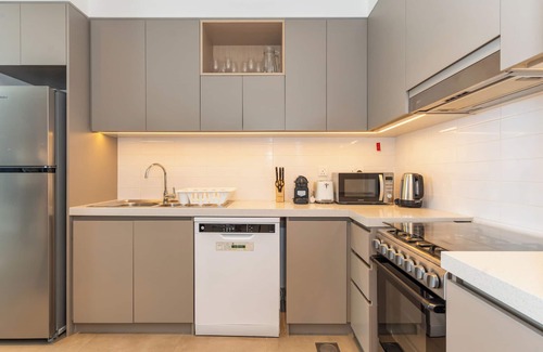 Dubai Apartment | Chic 2-bedroom apartment with WiFi, AC in Creek Harbour Dubai