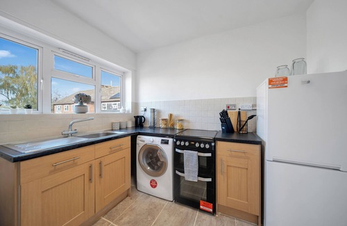 Colchester Apartment | Chic 2 bedroom Flat; wifi, smart TV, foosball table