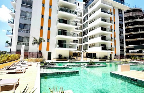 Accra Apartment | Chic 2Bedrooms Resort Style Living- Heart of Cantonments Accra. WiFi/Parking.