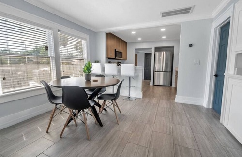 St. Petersburg - Clearwater House | Chic 3 Bedroom 3 Bathroom Grand Central Bungalow
