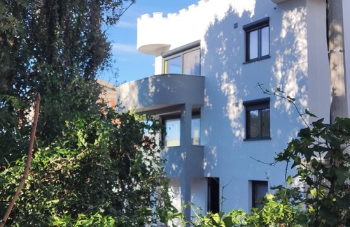 Kunje Apartment | Chic 3-bedroom apartment with WiFi, AC in cool Kunje