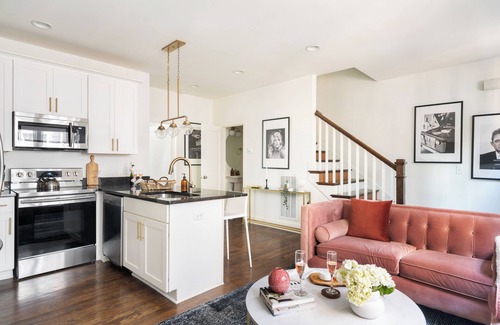 Chestnut Hill Apartment | Chic 3BDR Townhome in Music City | Hart Suites