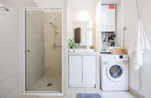 Palace District Apartment | Chic 3BR Gem in the Heart of Budapest- Walk to Krudy St