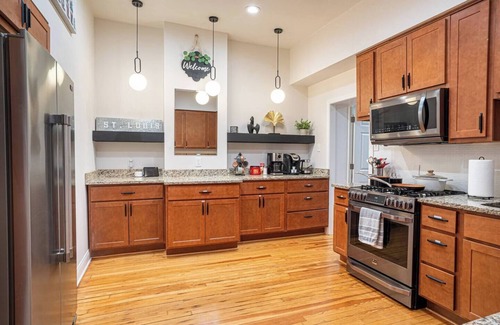 St. Louis House | Chic 4BR/4BA House in The Grove