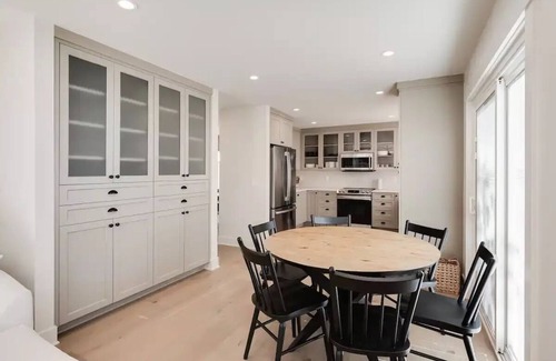 Lynnwood House | Chic Alderwood Oasis w/Hot tubn