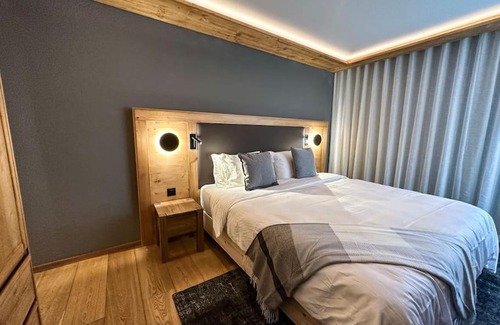 Samedan Apartment | Chic Alpine Elegance: Designer Retreat in Samedan