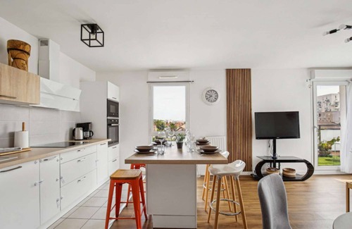 Bezons Apartment | Chic and comfortable apart with Parking and balcony