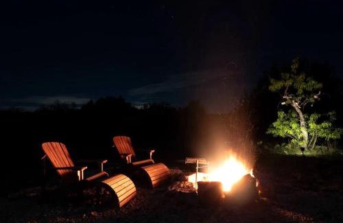 Kempner House | Chic and Elegant Tiny House with Fire Pit Lovely for Couples Getaways in Kempner, Texas