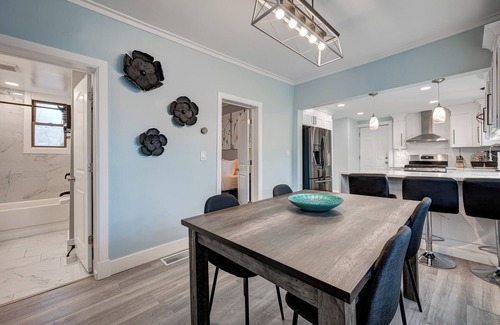 Wicker Park House | Chic and Spacious Bi-level 3BD in Bucktown!