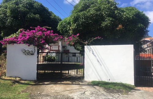 Rodney Bay Apartment | Chic apart in Rodney Bay complete with A/C and internet access.