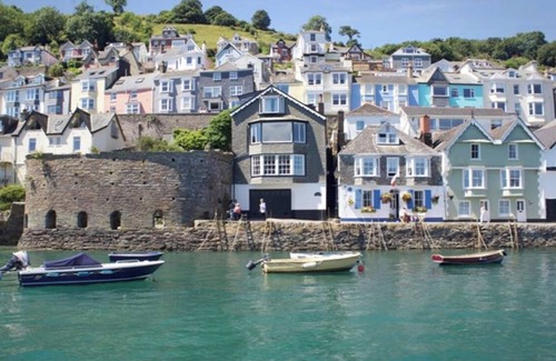 Babbacombe Apartment | Chic Apartment, 5 Mins Walk To Beach. Restaurants, Netflix & WiFi, Parking.