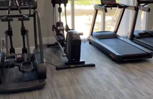 Washington Ave./ Memorial Park Apartment | Chic apartment with WiFi, AC, fitness room, pool elevator in brilliant Houston