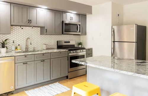 Troy Apartment | Chic Brownstone in Historic Troy w/Furnished Deck