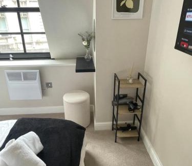 Leeds City Center Apartment | Chic central Leeds retreat