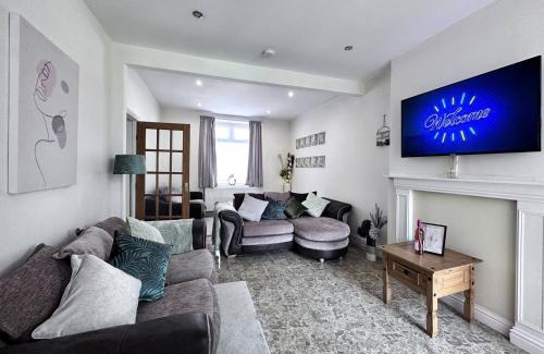 Pontypridd House | Chic Charming Classic 3bed W Ensuite - Pontypridd