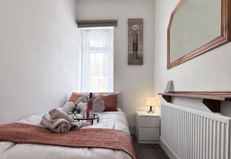 Pontypridd House | Chic Charming Classic 3bed W Ensuite - Pontypridd