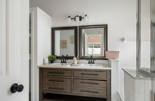 Bridgewater at Town Center House | Chic & Cozy Hideaway