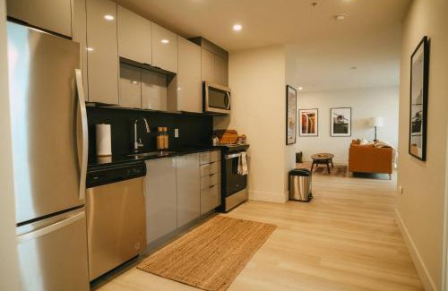 North End Apartment | Chic Cozy Retreat - 2BR - Stunning North End Views