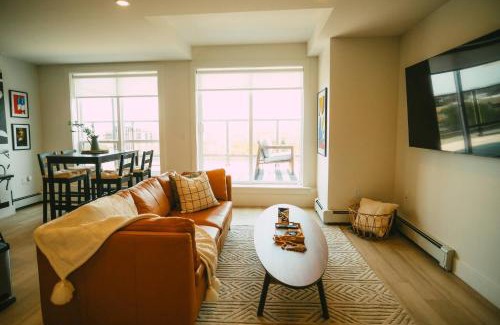 North End Apartment | Chic Cozy Retreat - 2BR - Stunning North End Views