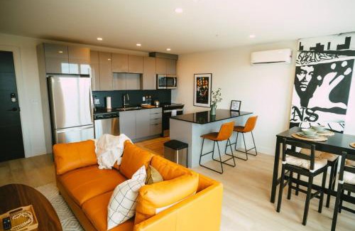 North End Apartment | Chic Cozy Retreat - 2BR - Stunning North End Views