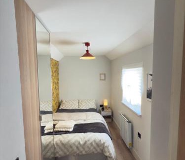 Wainscot House | Chic Cozy Room with PS5, Mini Bar & Shared Spaces