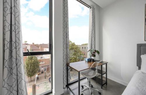 Mann Apartment | Chic Downtown Condo Steps from UIowa & Nightlife