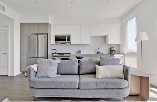 Emeryville Apartment | Chic Emeryville Studio w/Pool, Gym & W/D, walk to Safeway, by Blueground