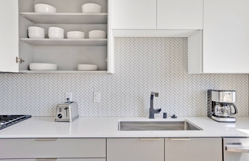 Emeryville Apartment | Chic Emeryville Studio w/Pool, Gym & W/D, walk to Safeway, by Blueground