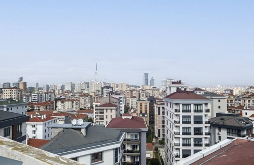 Kadikoy Apartment | Chic Flat near Public Transportation in Goztepe