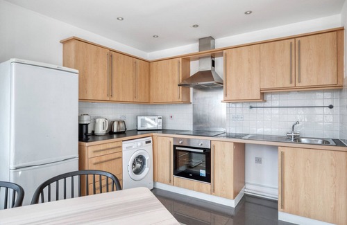 Hackney Central Apartment | Chic Hackney 2BR in gated development, nr shops & bars, by Blueground