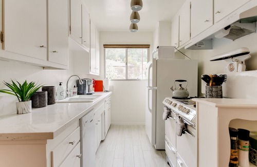 Hollywood Hills Apartment | Chic Hollywood Hills Home