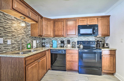 Mount Dora House | Chic Home w/Fire Pit & Patio, Walk to Lake!