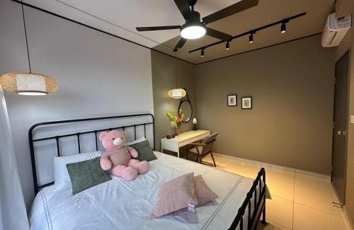 Rawang Apartment | Chic Homestay with Mini Cafeteria at Gamuda Garden