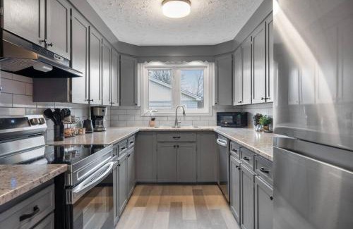 Dieppe House | Chic House with King Bed, Walk To Dining and Starbucks