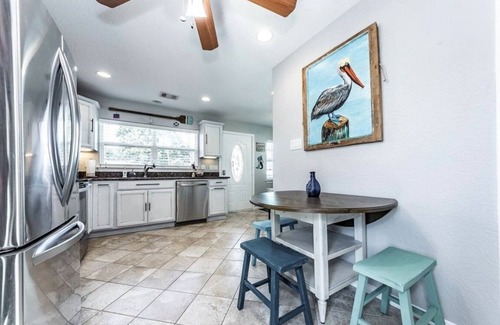 Clear Lake Shores House | Chic Kemah Retreat - Pet Friendly!