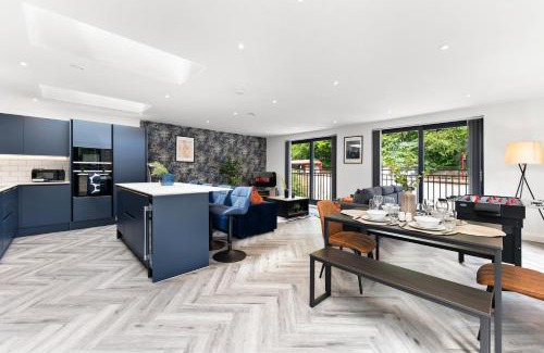 Headingley Apartment | Chic Large Leeds Apartment - Parking