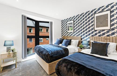 Headingley Apartment | Chic Large Leeds Apartment - Parking
