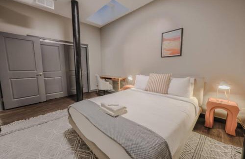 Downtown Boston Apartment | Chic Modern 2 bed Apartment with Exposed Brick